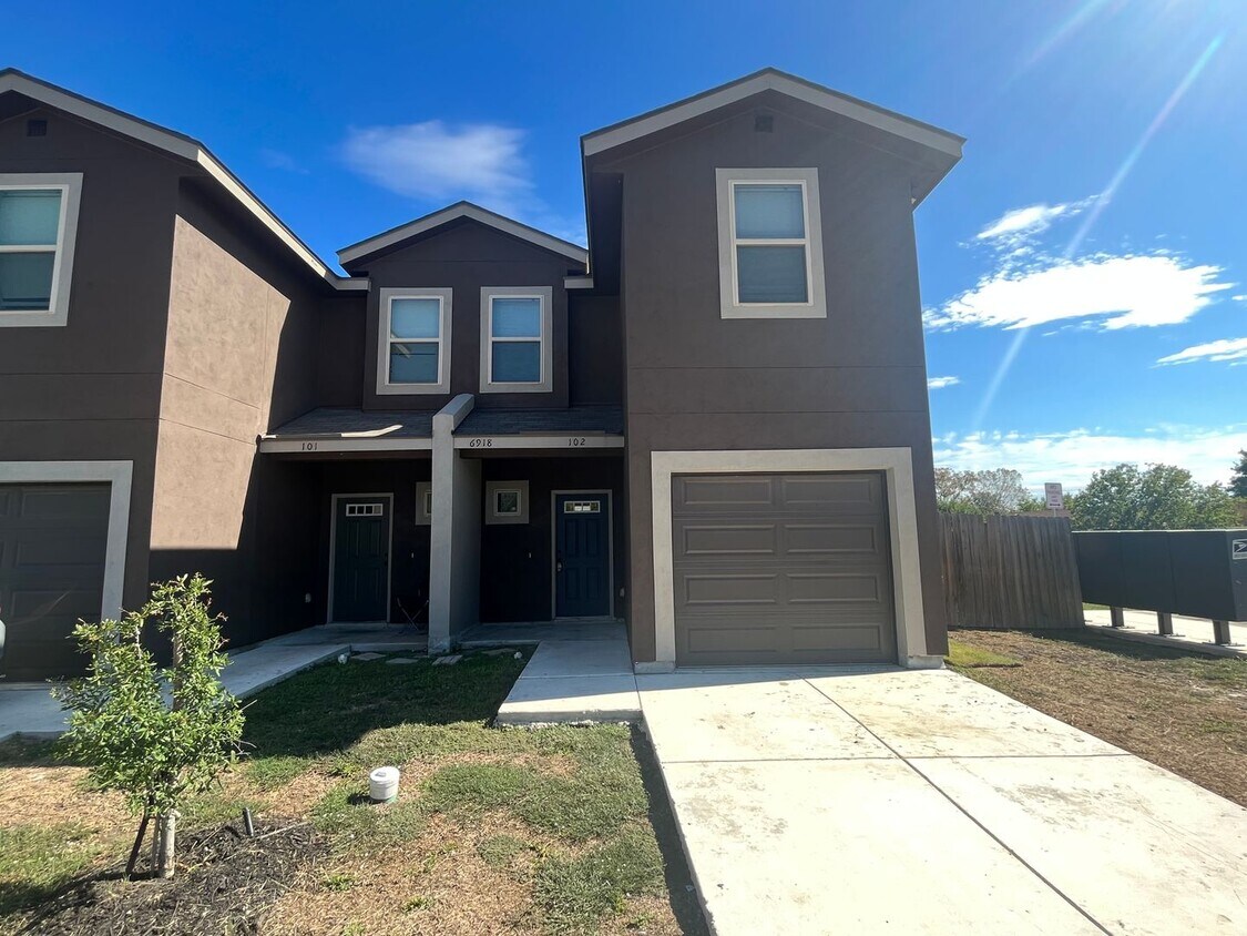Foto principal - 6918 Lakeview Dr. #102, San Antonio, TX. 7...