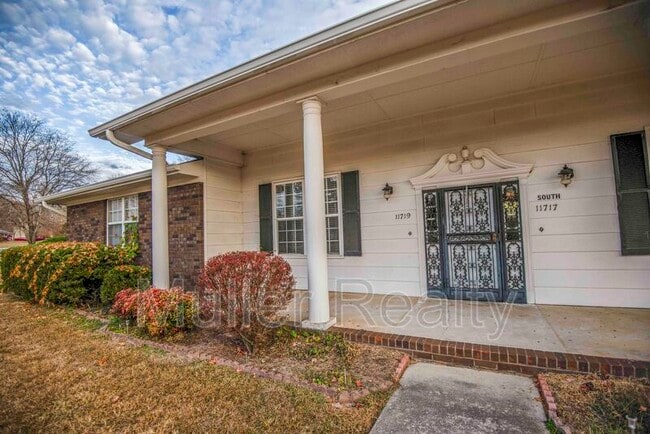 Photo - 11719 S Williamsburg Dr Apartment