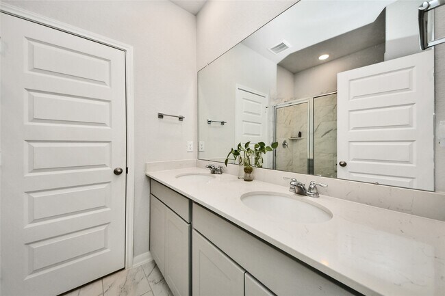 Foto del edificio - 8449 Sweet Cherry Ln