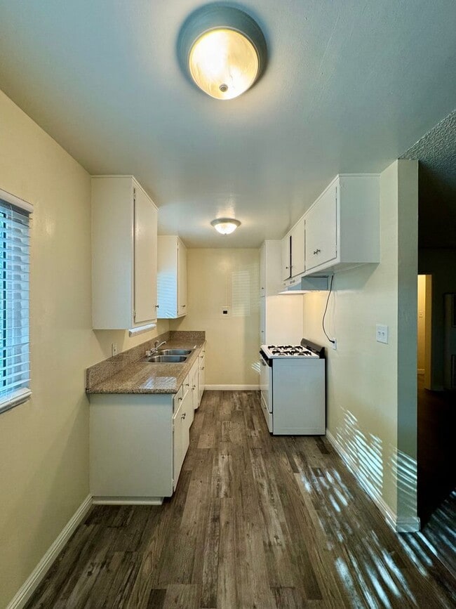 Building Photo - 2212 San Anseline Ave