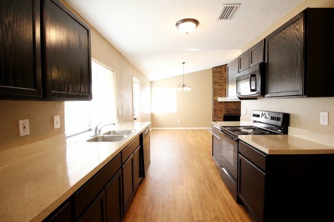 Foto del edificio - 1131 Willow Run Cir
