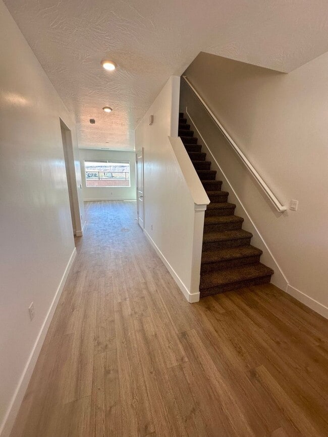 Building Photo - BRAND NEW Long Valley Home