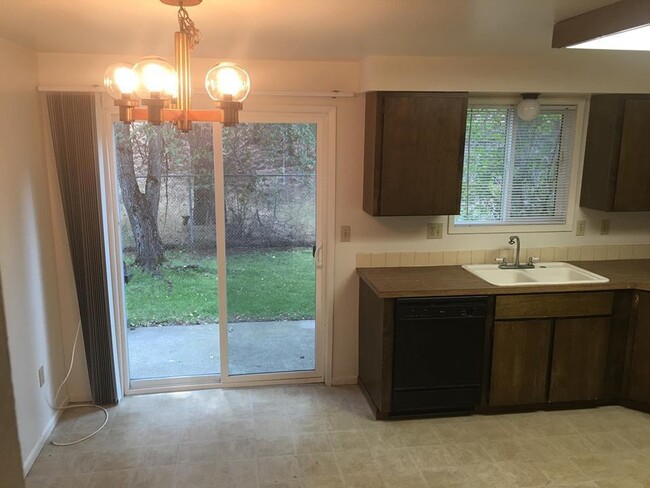 Building Photo - Hedberg