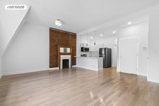 Building Photo - 52 W 75th St