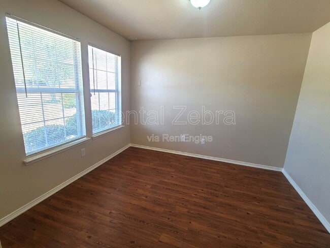 Building Photo - 2736 Murphy Dr