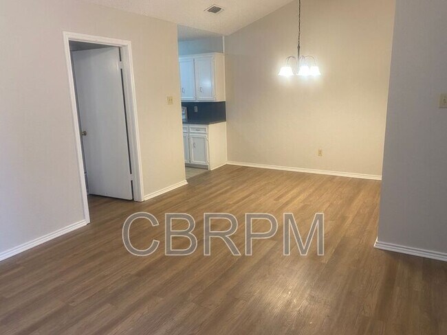 Foto del edificio - 3413 Hyden Ave