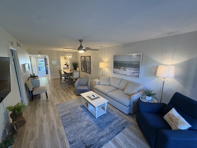 Building Photo - 512 W Venice Ave