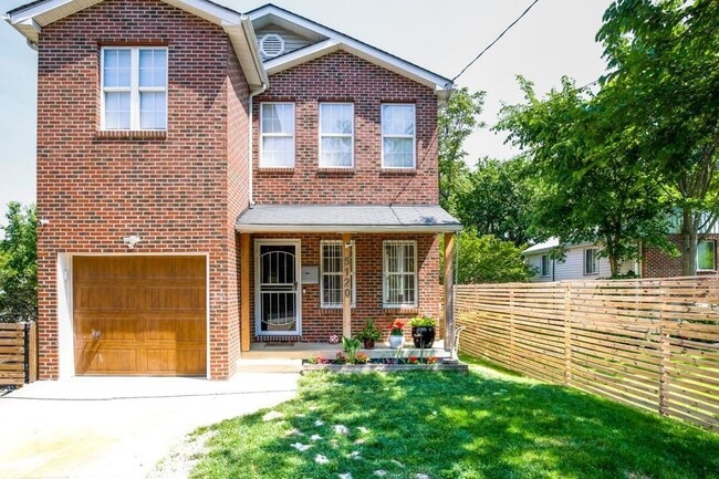 Building Photo - One of a Kind 4 Bedroom in Marshall Height...