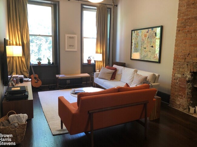 Building Photo - Amazing 3 BR 3 Bath in Carroll Gardens