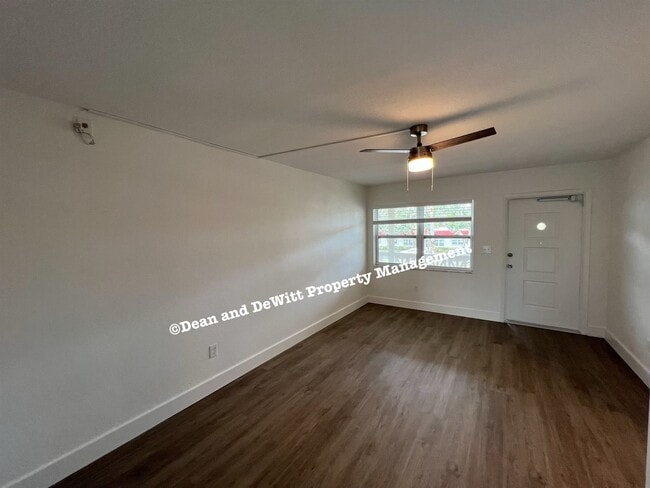 Building Photo - 2 Bed/2 Bath - Unit 6