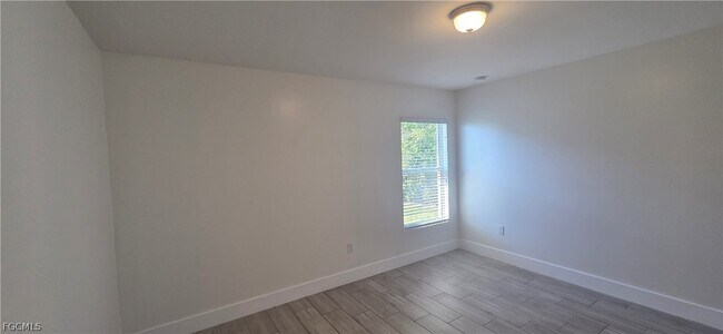 Foto del edificio - 910 SW 7th Ct