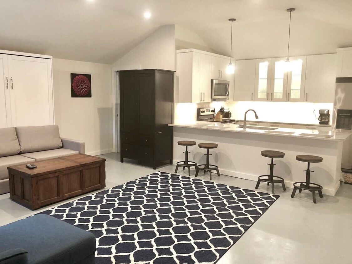 Primary Photo - 1929 NW 7th Ln