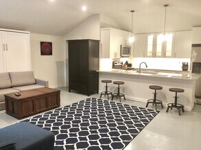 Building Photo - 1929 NW 7th Ln