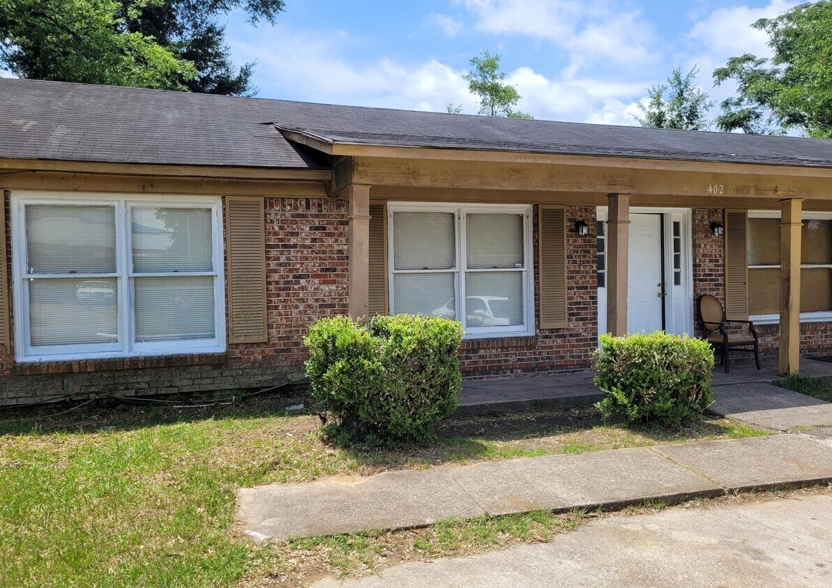 Primary Photo - 402 Heard Ave