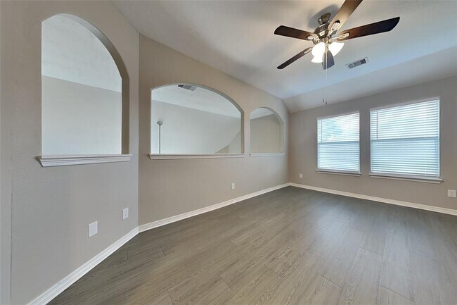 Foto del edificio - 8000 N Tarrytown Crossing Dr