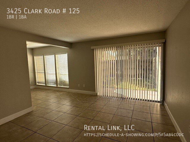 Foto del edificio - Spacious condo with a private patio, pool,...