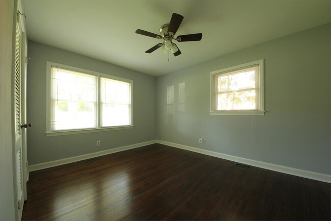 Building Photo - 3700 Crestridge Dr