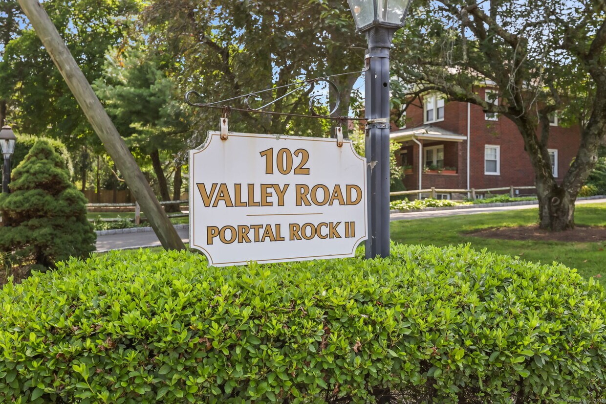 Primary Photo - 102 Valley Rd