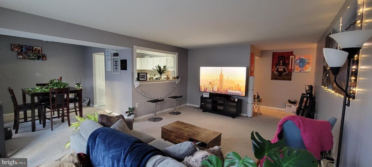 28 Canterbury Square Unit 302, Alexandria, VA 22304 Room for Rent in