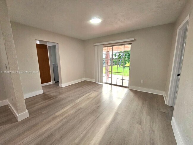Foto del edificio - 3130 SW 65th Ave