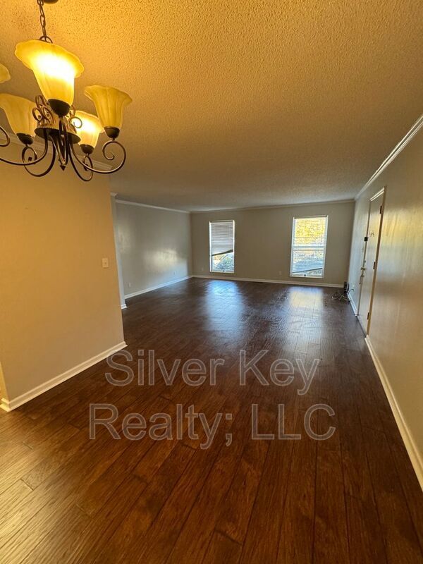 Building Photo - 12 Walcon Ln