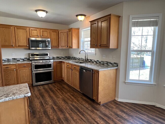 Foto del edificio - 3 Bed / 2 Bath Springfield Address, Republic Schools