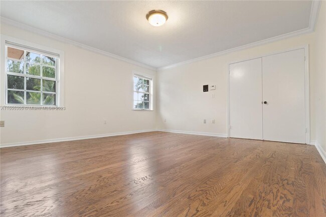 Building Photo - 8820 SW 57th St