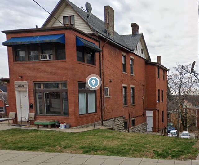 Foto del edificio - 448 Brownsville Rd
