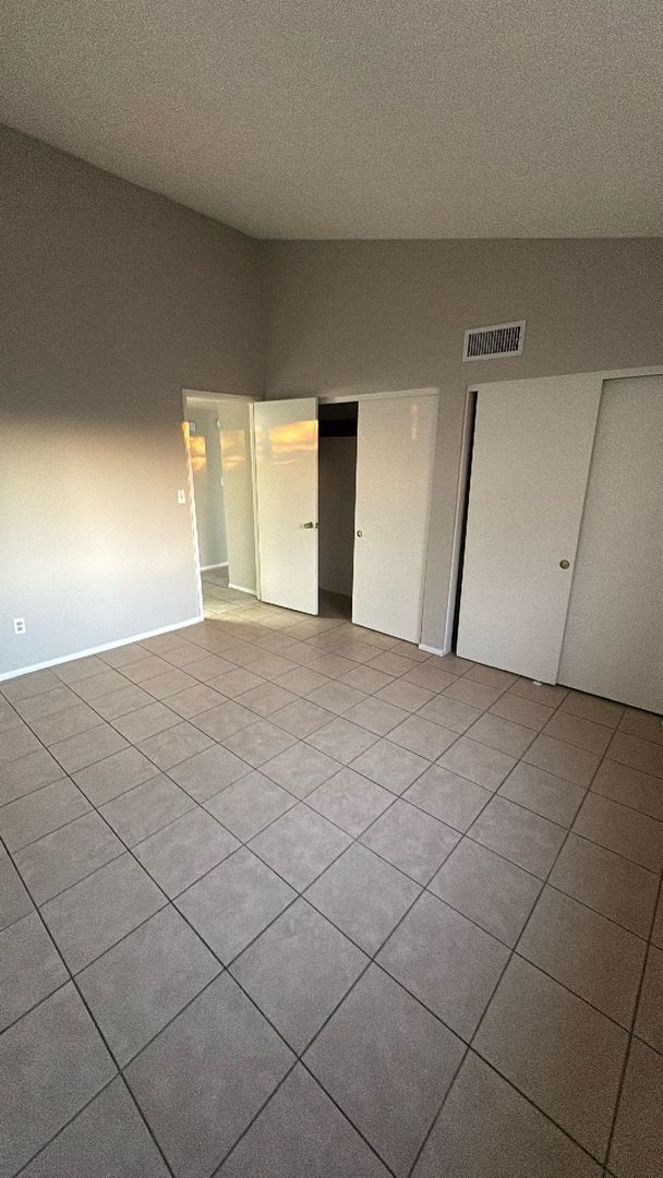 Foto del edificio - 1664 S Robin Ln