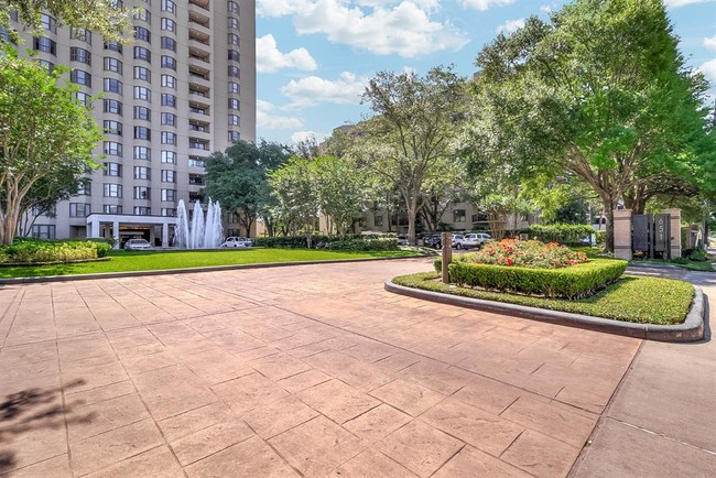 Building Photo - 651 Bering Dr