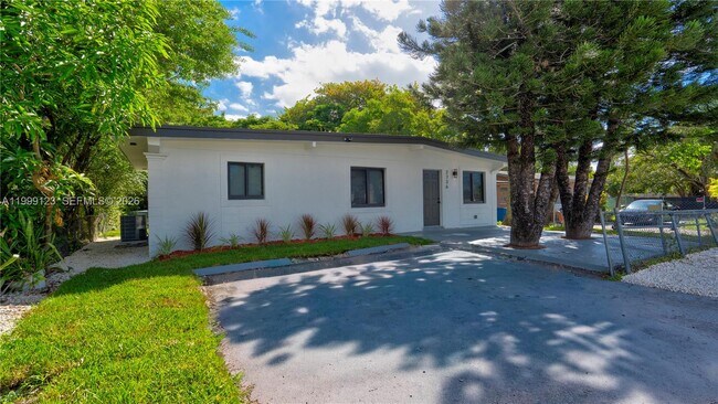 Foto del edificio - 2736 NW 21st Ave