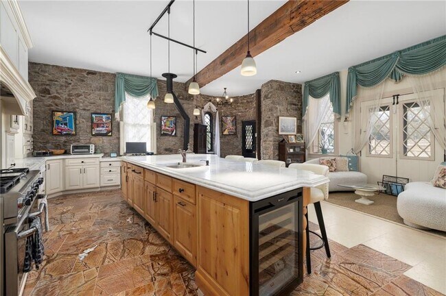 Foto del edificio - 60 Old Beach Rd