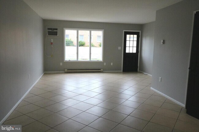 Foto del edificio - 241 Rowe Ave
