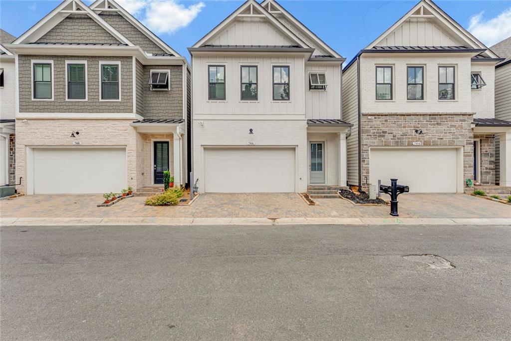 Primary Photo - 746 Stickley Oak Way