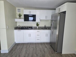 Building Photo - 367 W 33rd St