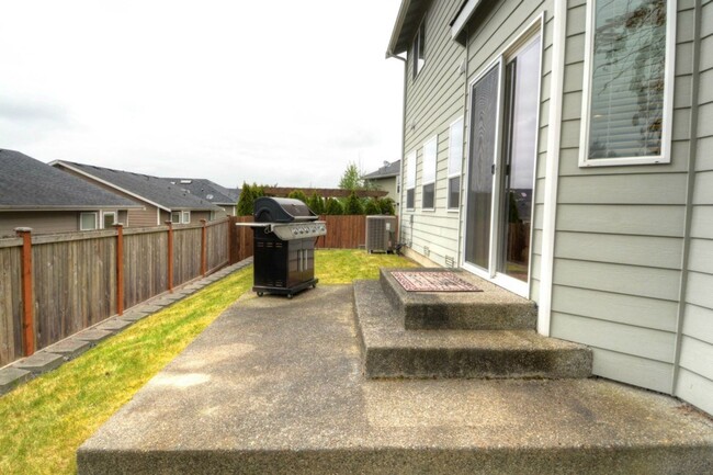 Foto del edificio - 4 Bed 2 Bath 2 Car Garage SFR in Marysville