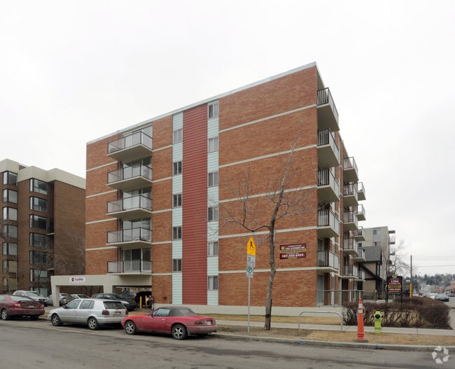 Building Photo - Camelot Suites