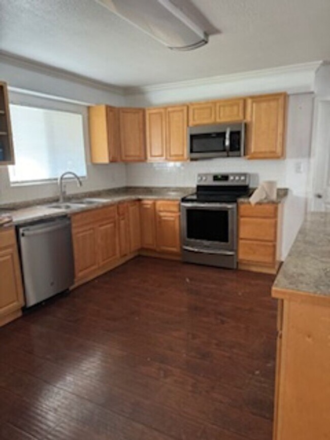 Building Photo - 3 bedroom home