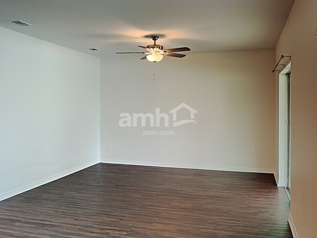 Building Photo - 10149 Lenox St