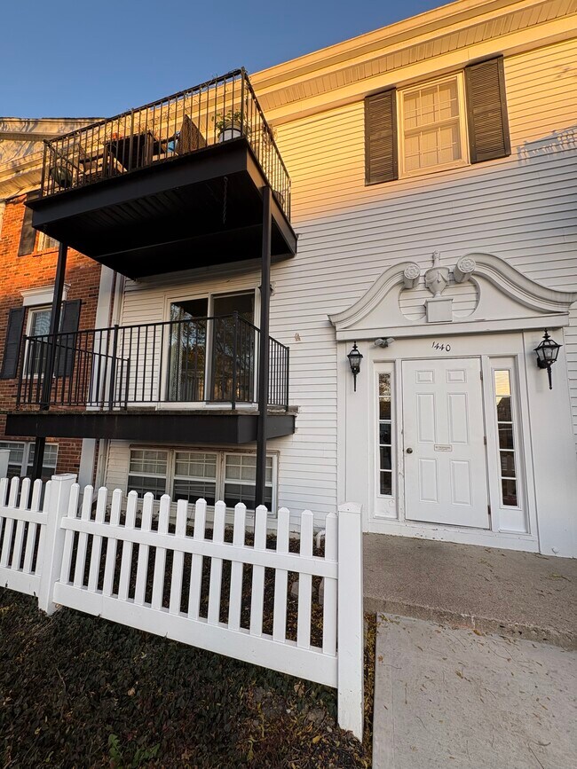 Building Photo - 1440 Slade Ave