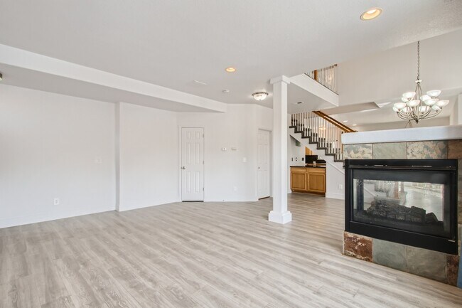 Building Photo - 799 Martin Dr