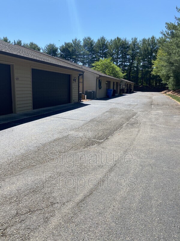 Building Photo - 430 Windward Dr
