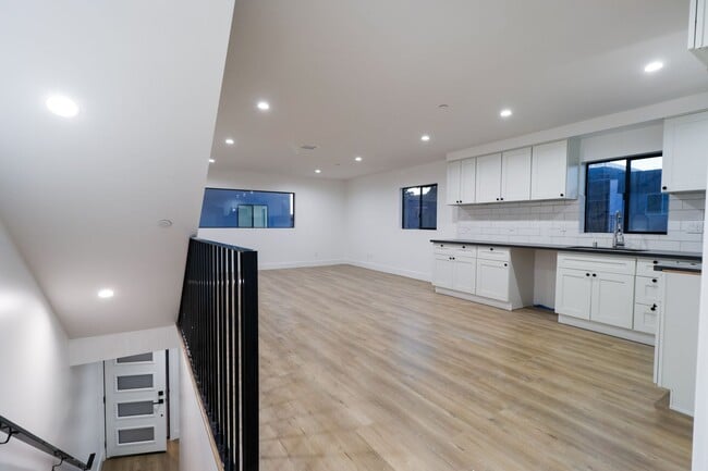 Photo - 4647 Pickford St Apartment