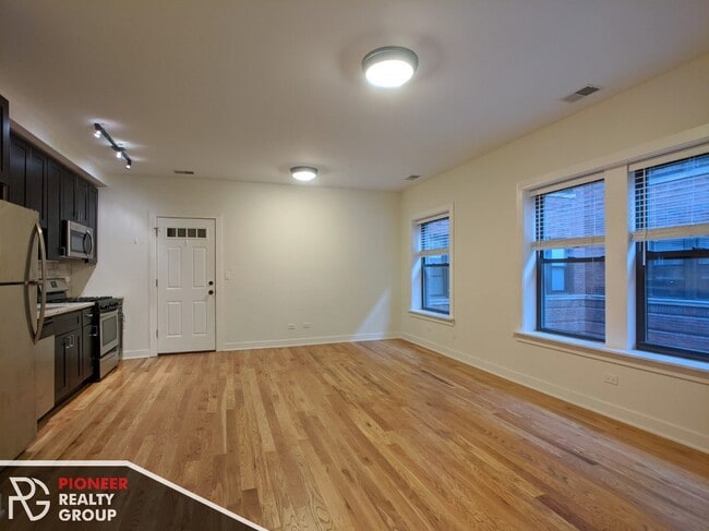 Building Photo - 2203 W Eastwood Ave
