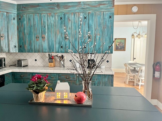 Building Photo - 33 W Elm St