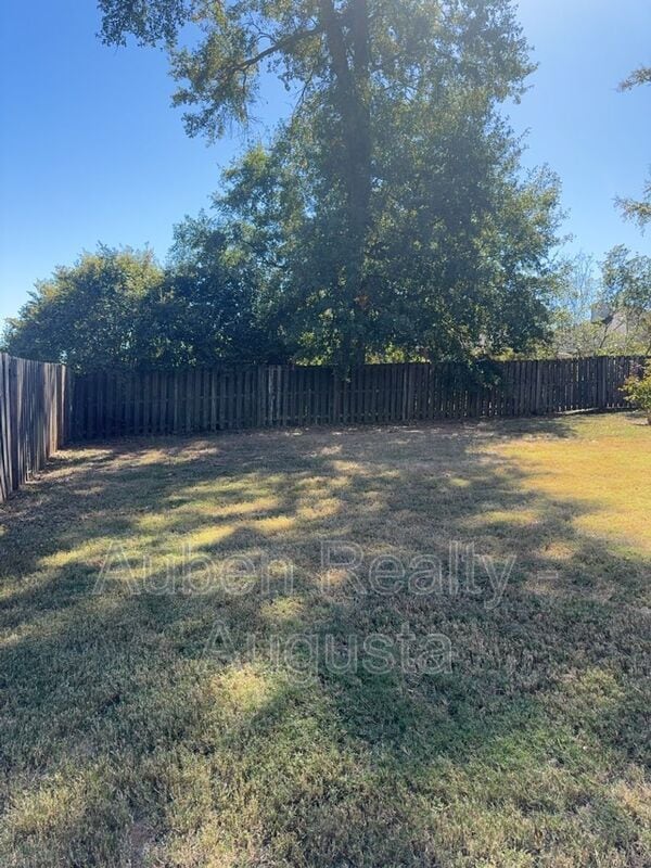 Building Photo - 901 McMillan Cir