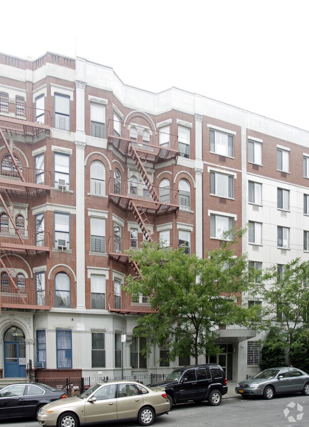 Building Photo - 130 W 112th St