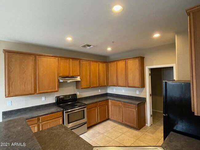 Building Photo - 8145 W Groom Creek Rd