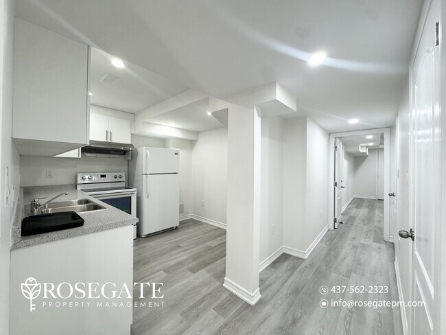 Photo du bâtiment - Spacious 1-Bedroom Basement Apartment with Walk-In Closet & In-Unit Laundry – Brampton