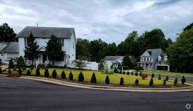 Building Photo - 837 Shackleton Rd